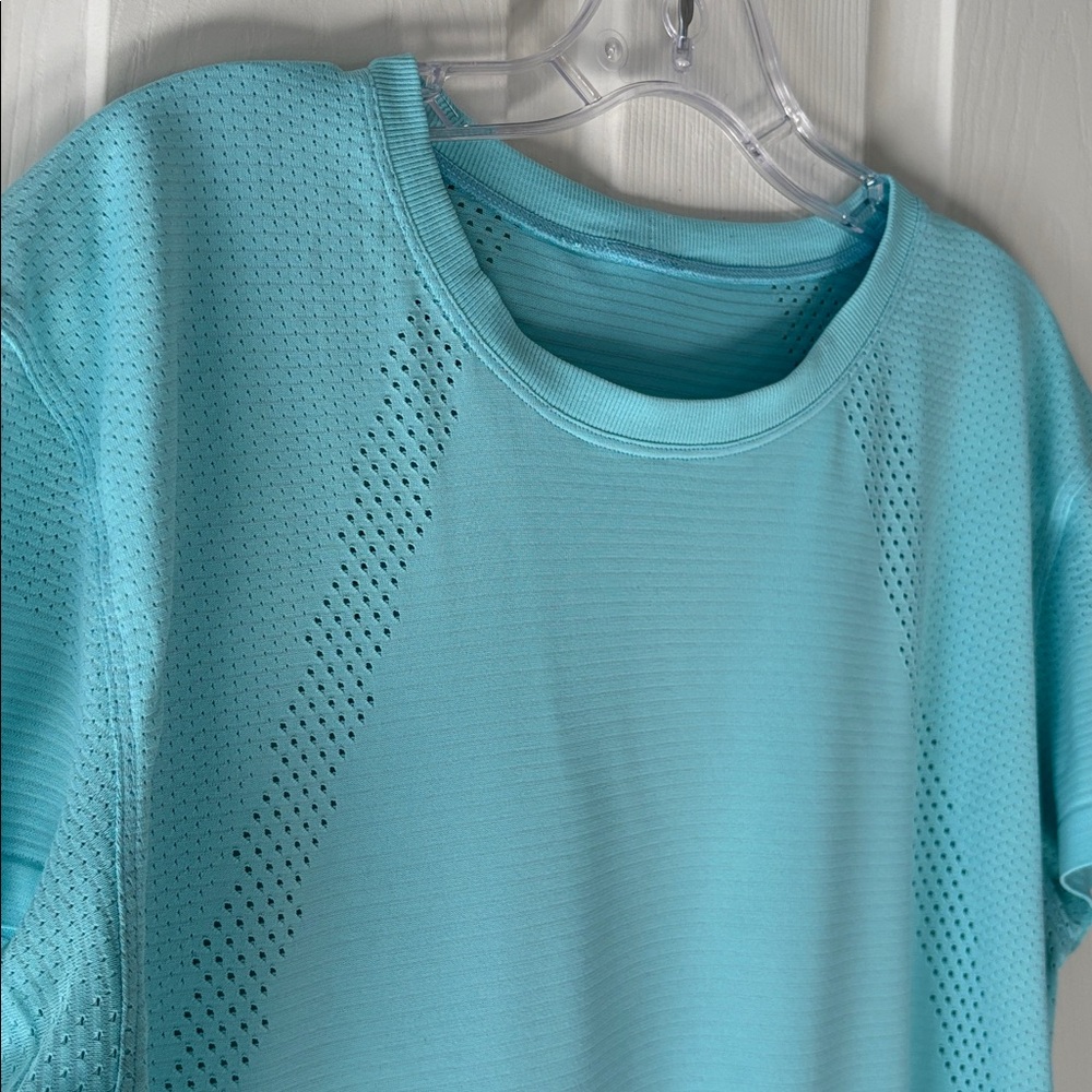 Lululemon Light Blue Short Sleeve Athletic Top Size 12 - Picture 4 of 11